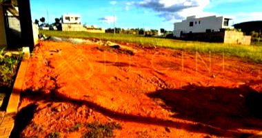 Terreno amplo de 305m² no Residencial Terras Alphaville, pronto para construir