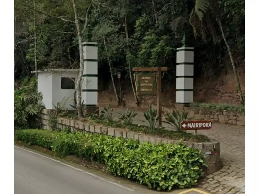 Casa com 4 quartos, 3 vagas, 395.66m² construídos