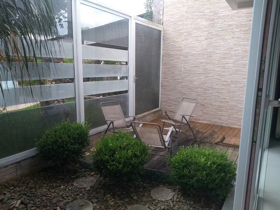 Casa com 3 quartos, 2 banheiros, 2 vagas, 262m² construída, ocupada