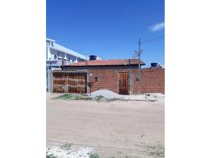 Casa padrão ocupada com 1 vaga e 174m² construída