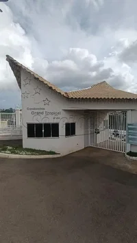 Apartamento com 2 quartos, 2 banheiros e 1 vaga de garagem