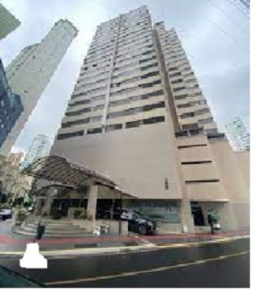 Apartamento com 2 Quartos e 1 Vaga em Balneário Camboriú
