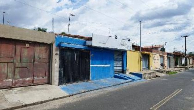 Casa espaçosa com 2 quartos e 1 banheiro, 136 m²