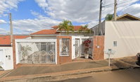 Casa ampla com 333,58m², 4 quartos, 2 banheiros, ocupada