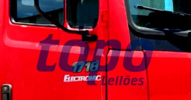 Caminhão Mercedes Benz 1718 - 2011 - Vermelho