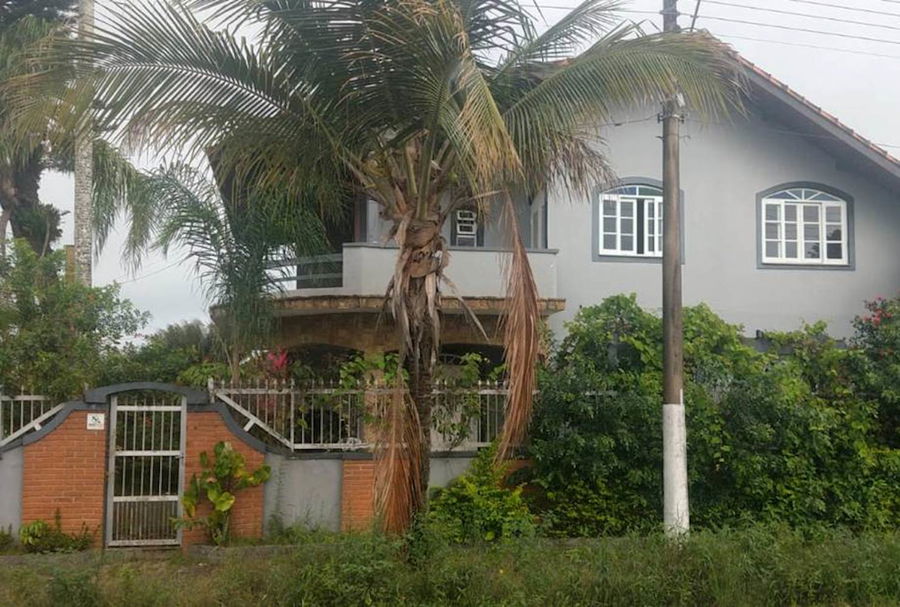 Casa Padrão com 7 dormitórios e 6 banheiros em Peruíbe