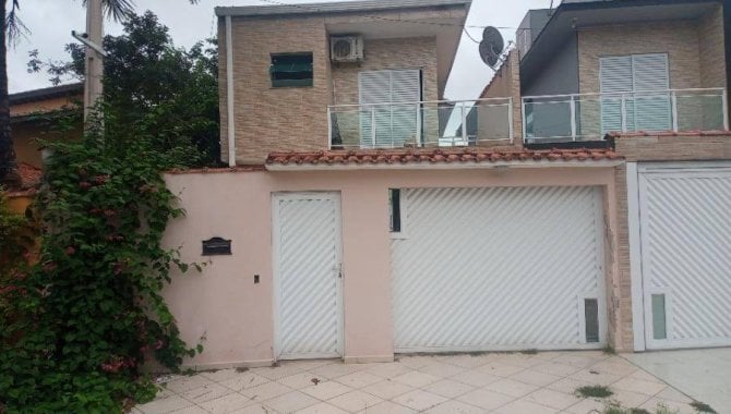 Casa com 3 quartos e 4 banheiros em Peruíbe