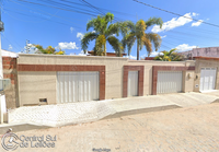 Casa com 263,05m² de área privativa, 443,86m² de terreno, desocupada