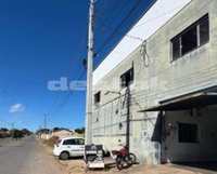 Galpão Comercial com 612m², 2 banheiros e garagem