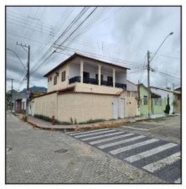 Casa com 350,72m² de área privativa - Sem quartos e banheiros - Vaga de garagem