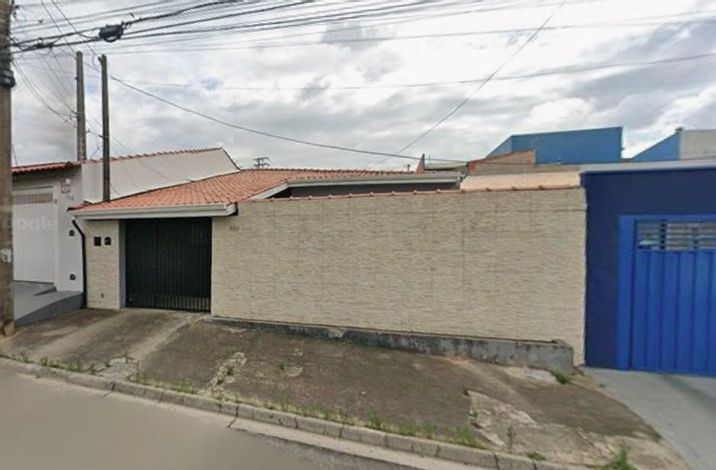 Casa com 190m² construídos, 250m² de terreno, ocupada