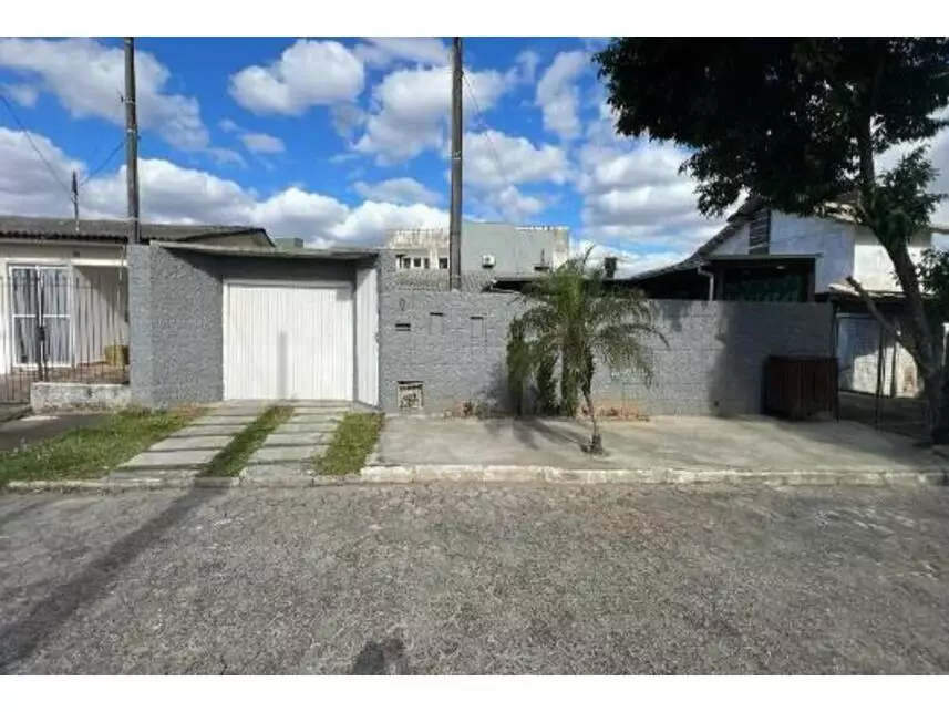 Casa Ocupada em Leilão com 3 Quartos e 2 Banheiros