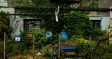 Casa e Depósito com Instalações de Oficina em Porto Alegre