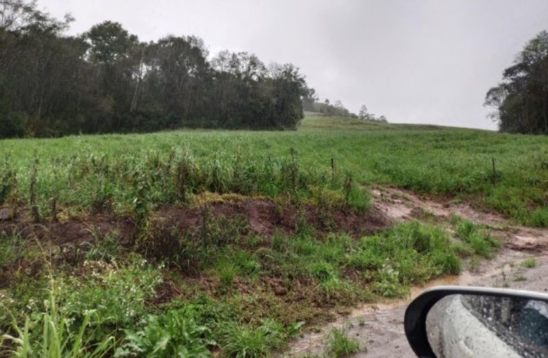Fração de terreno de 101.640m² em área rural, desocupado