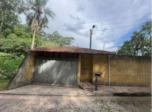 Casa com 142m² construídos, 3 quartos, 2 banheiros, ocupada
