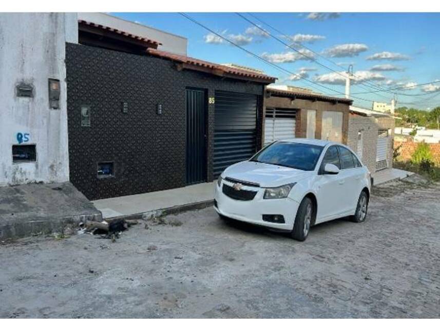 Casa Ocupada com 1 Vaga e 140m² em Serrinha/BA