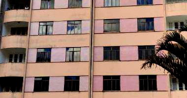 Apartamento espaçoso de 118m² com área construída, ocupado e ideal para investimento