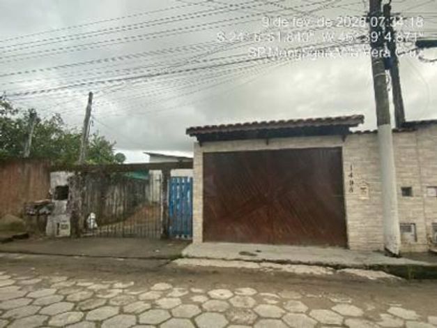 Casa Ocupada 64m² com 2 Quartos e Vaga - Próximo à Praia