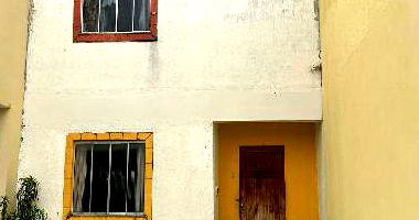 Casa com 2 quartos, 2 banheiros, 1 vaga e 82m² construída