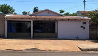 Casa aconchegante com 2 quartos, 2 banheiros e 190 m² construída, ocupada