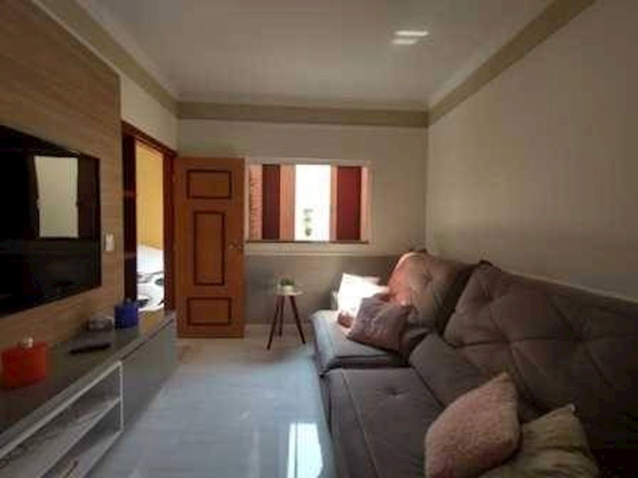Casa com 3 quartos, 2 banheiros e 1 vaga de garagem