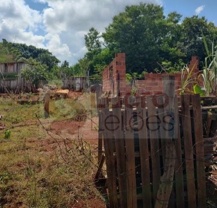 Terreno com 390m², cercado, início de construção, em Campo Grande