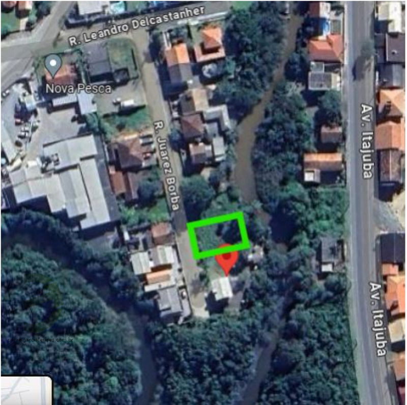 Terreno amplo de 490m² com ótima localização e documentação regular