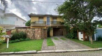 Casa 202m² com Terreno 360m² em Condomínio Fechado