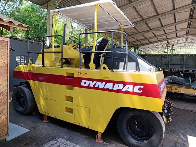 Rolo Compactador Dynapac CP271 Usado - Ano 2009