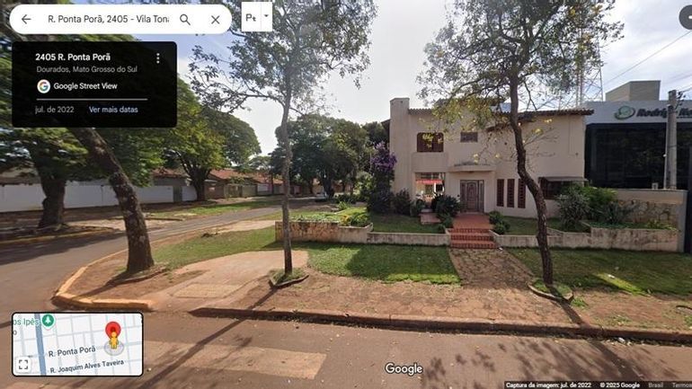 Casa residencial com 3 apartamentos, 1 quarto, 3 vagas, piscina e escritório