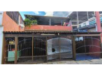 Sobrado com 2 pavimentos, 3 vagas, 200m²