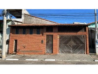 Casa de alto padrão em leilão - 218m² construídos em Suzano/SP