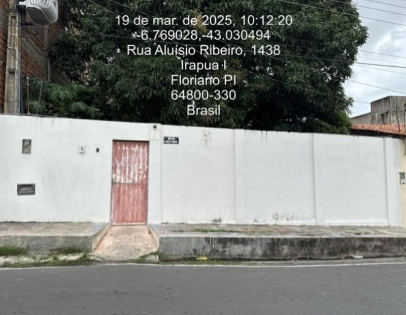 Casa com terreno 240m², 30m² construída, 0 quartos, 0 banheiros, ocupada