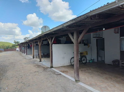 Terreno com 7 quitinetes em Guaramirim - 467m²