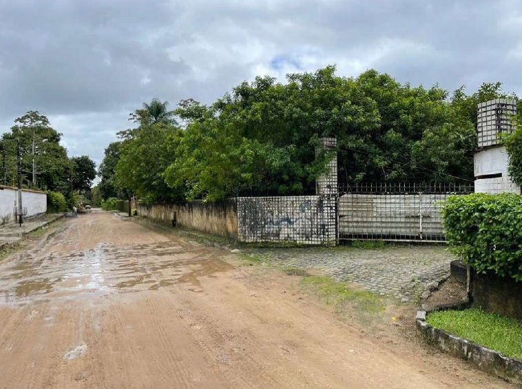 Terreno amplo de 10.000m² em Aldeia dos Camarás, ideal para investimento