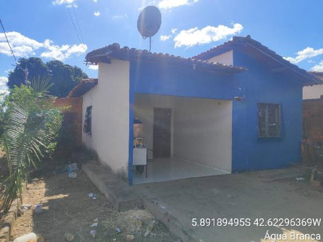 Casa com 2 quartos, 62,7m², terreno 200m², desocupada