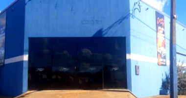 Terreno com prédio comercial, 3 banheiros, garagem, 418,59m²