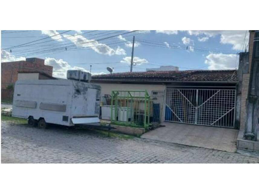 Casa em Leilão com 129m² Construída e 159m² de Terreno