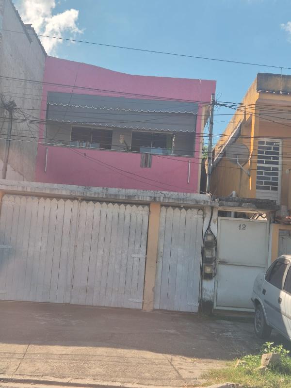 Casa 50m² com Quintal em São Gonçalo