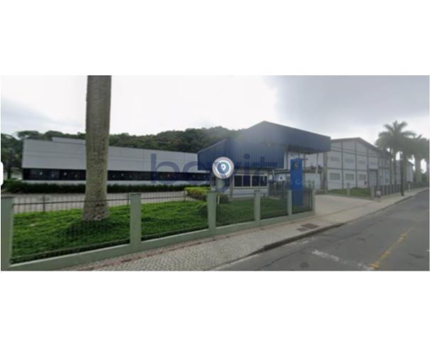 Galpão Comercial em Joinville com Amplo Terreno