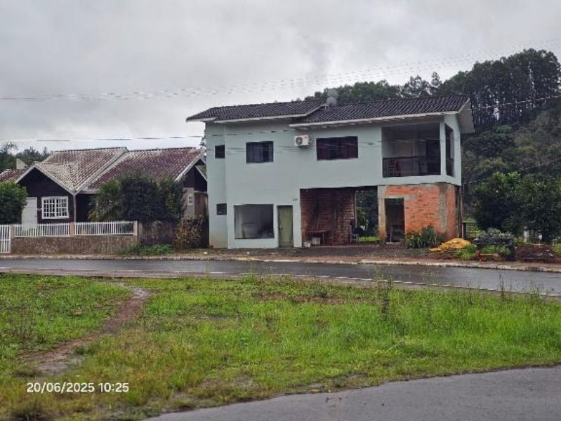 Casa com 90,34m² em terreno de 415m²