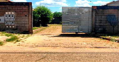 Casa com 2 quartos, 1 banheiro, 1 vaga, 84m² construída, desocupada