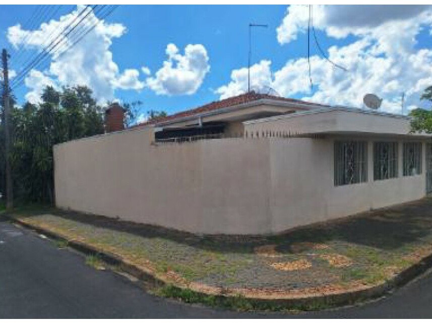 Casa em Leilão com 120m² Construída e 150m² de Terreno