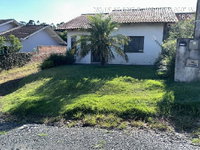 Casa com 2 quartos, 1 banheiro e área de serviço