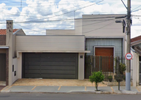 Terreno residencial de 300m² com casa de tijolos