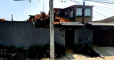 Casa Ocupada em Itaipu com 3 Banheiros e 2 Vagas
