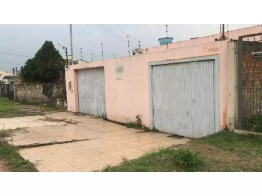 Casa padrão ocupada com 1 vaga e 252m² construída
