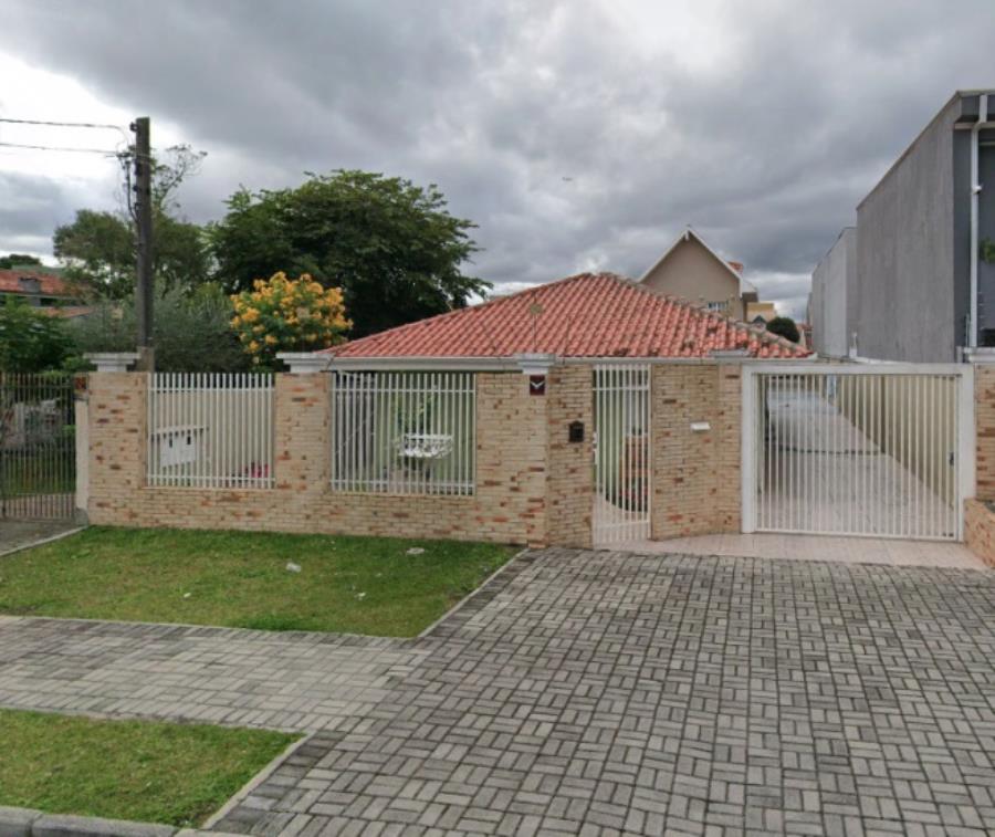 Casa residencial com 340,59m², 2 vagas, ocupada