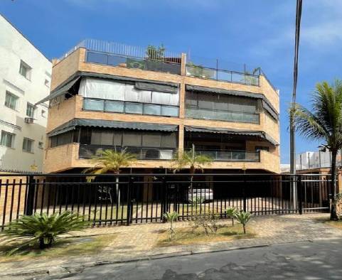 Apartamento Duplex com 2 Quartos na Av. Genaro de Carvalho