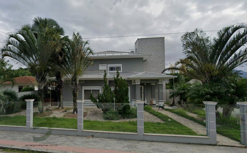 Casa de Alto Padrão com 200m² em Santo Amaro da Imperatriz